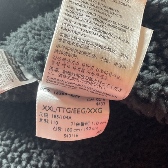 Levi's Black Acid Wash Denim Jacket with Sherpa Collar - Picture 5 of 5